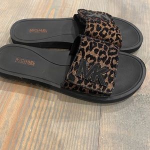 Michael Kors Velcro slides - size 7